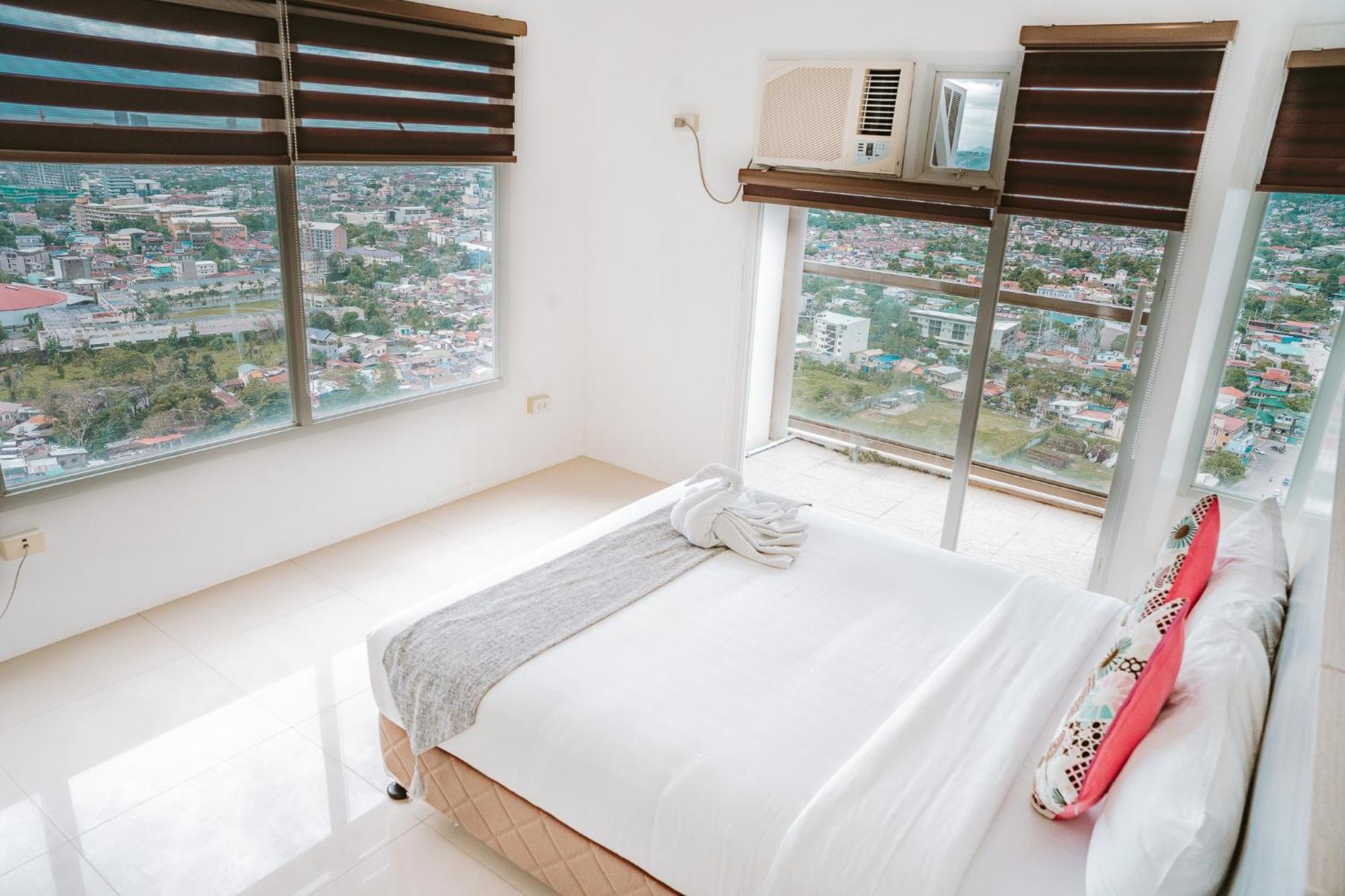 Eon Centennial Soho Hotel Cebu Exterior photo